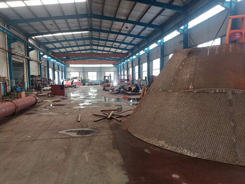 堆焊耐磨板制造圓錐破碎機(jī)配件(圖2) 堆焊耐磨板制造圓錐破碎機(jī)配件(圖2)